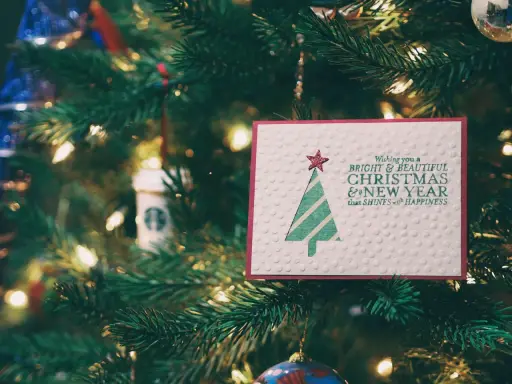 Postal de Navidad con árbol y luces. ¡Ideas para tus felicitaciones!