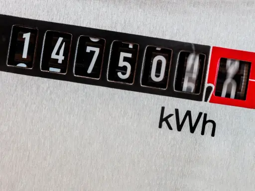 Licznik energii pokazuje 14750 kWh. To dane z licznika, które mogą być przydatne przy rozliczeniach taryfy nocnej Tauron.