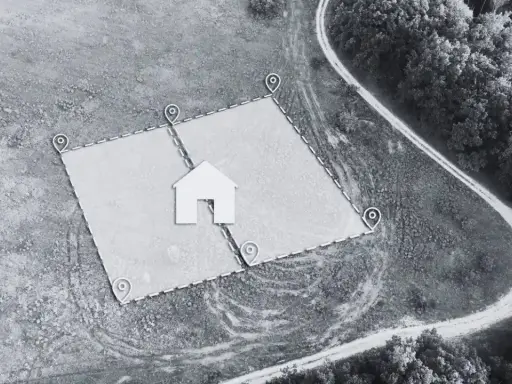 Wizualizacja wyznaczonego terenu pod budowę domu z zaznaczonymi punktami granicznymi. Pokazuje, ile od granicy działki można postawić dom.
