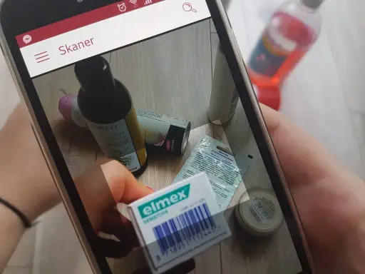 Skaner na telefonie pokazuje kosmetyki. Czy sk store jest legit? Sprawdzam skład pasty do zębów Elmex.