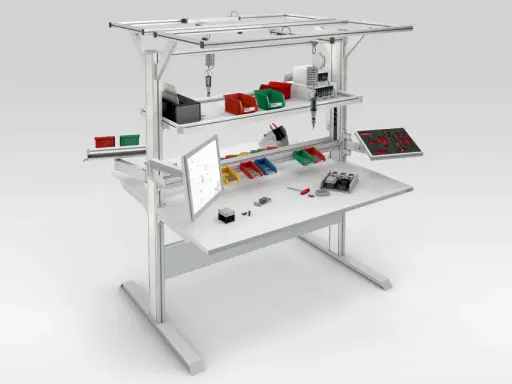 Poste de travail industriel optimisé pour la norme ergonomie, avec écran, bacs de rangement et outils organisés pour une efficacité maximale.