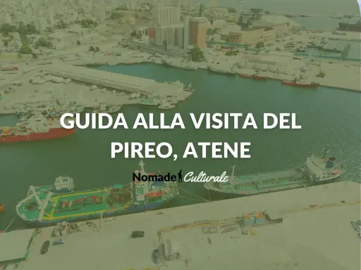 Vista aerea del porto di Atene, con navi attraccate e la scritta "Guida alla visita del Pireo, Atene".