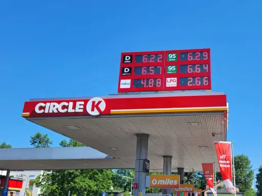 Cena gazu LPG na stacji Circle K: 2.66. Widoczne też ceny diesla i benzyny 95.