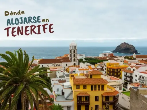 Vista aérea de Garachico, Tenerife, con su iglesia y el Roque de Garachico. Descubre la mejor zona para alojarse en Tenerife.