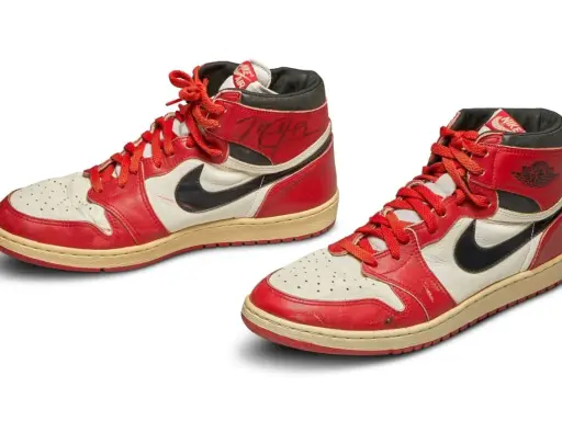Para butów Air Jordan 1, sygnowane przez Michaela Jordana, to najdroższe jordany na świecie.