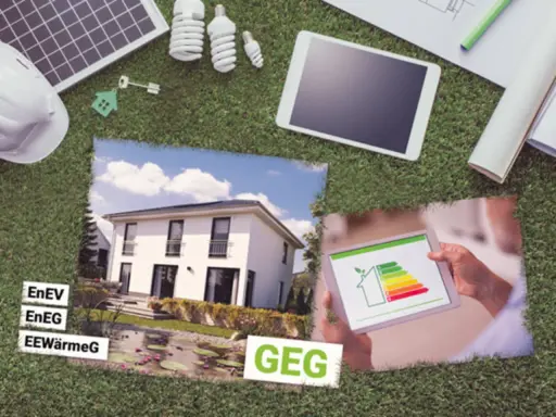 Energieausweis (EnEV, EnEG, EEWärmeG, GEG) für ein modernes Haus mit Solaranlage und energiesparenden Leuchten.