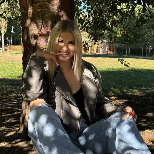 Blondiee • Albumy • Piosenki • Życiorys