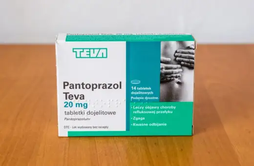 Opakowanie leku Pantoprazol Teva 20 mg, leczącego zgagę i refluks. Pudełko z lekiem preato.