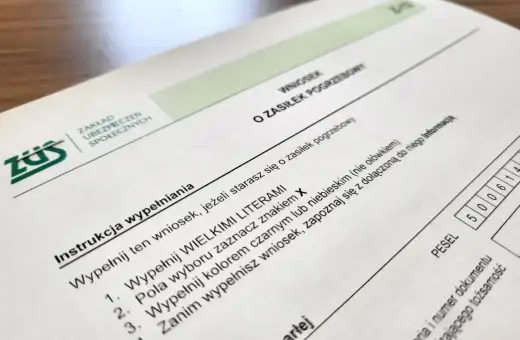 Formularz ZUS o zasiłek pogrzebowy. Wniosek można złożyć w dowolnym momencie po śmierci bliskiej osoby, nie ma określonego terminu, ile dni po śmierci jest pogrzeb.