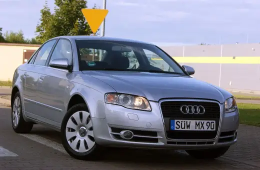 Srebrne Audi A4 B6 2.0 benzyna, gotowe do jazdy.