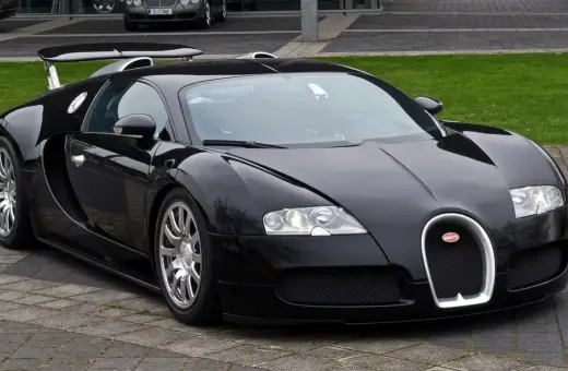 Czarny Bugatti Veyron, symbol luksusu i osiągów. Jego imponująca bugatti veyron cena sprawia, że jest marzeniem wielu kolekcjonerów.