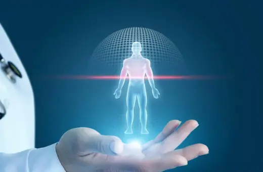 Lekarz prezentuje hologram ludzkiego ciała, symbolizujący złożoność organizmu i jego tkankę łączną.