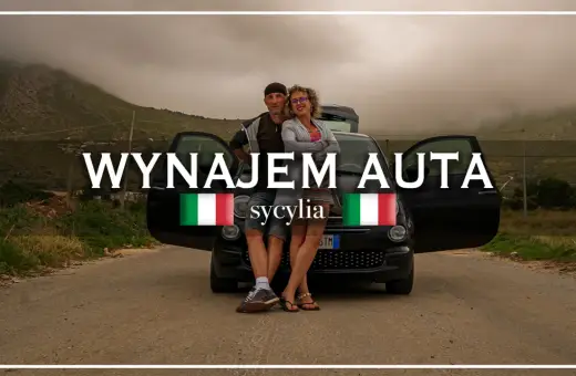 Para zwiedzająca Sycylię, z otwartymi drzwiami czarnego auta. Idealny wynajem auta Sycylia na niezapomniane wakacje.