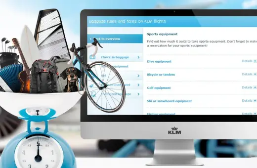 KLM bagaż podręczny: waga, deska surfingowa, gitara, akordeon, plecak i pies. Na ekranie zasady przewozu bagażu sportowego.