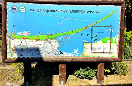Mapa Parku Krajobrazowego Mierzeja Wiślana, ukazująca Zatokę Gdańską i Zalew Wiślany z ptactwem.