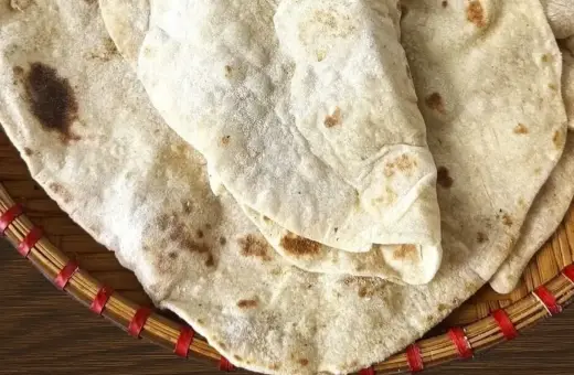 Domowy lawasz przepis na pyszne, cienkie placki. Idealne do wrapów i jako dodatek do dań.