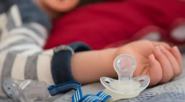Jak odzwyczaić dziecko od smoczka? Skuteczne metody i wsparcie