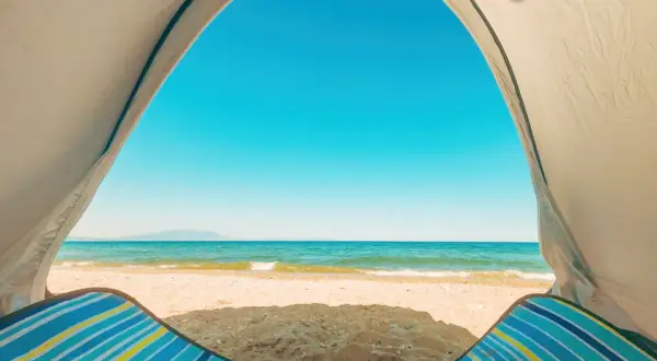 Jak złożyć namiot plażowy - prosta instrukcja krok po kroku