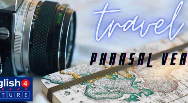 Cámara y cuaderno con mapa para aprender phrasal verbs de travel. ¡Prepara tu próxima aventura!
