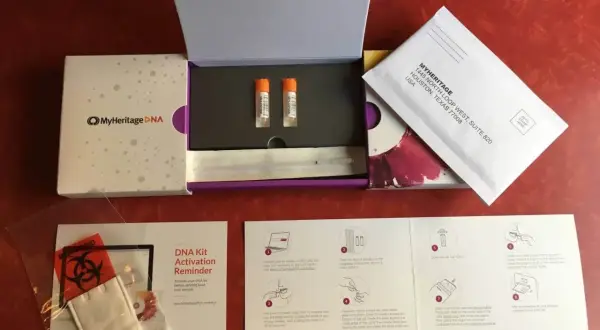 Kit MyHeritage DNA prêt à l'emploi pour un avis sur votre patrimoine génétique. Instructions incluses.