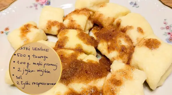 Kluski leniwe przepis babci. Pyszne, domowe kluski z twarogu, mąki i jajek, polane cynamonem i cukrem.