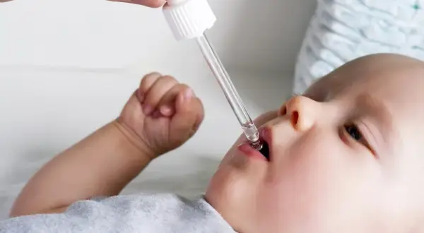 Jak podać dziecku antybiotyk żeby nie wymiotowało - sprawdzone metody