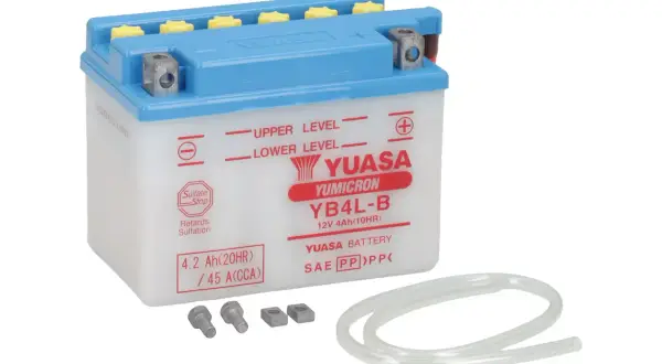 Akumulator Yuasa YB4L-B 12V 4Ah, idealny jako akumulator do skutera 50 2t. W zestawie śruby i wężyk.