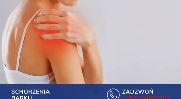 Kobieta z bólem ramienia, objawem zespołu trzaskającej łopatki. Skontaktuj się w sprawie schorzeń barku.