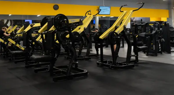 Siłownia Konstantynów Łódzki: CSiR vs Just Gym - Którą wybrać?
