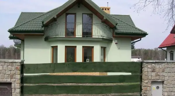 Jaki kolor elewacji do zielonego dachu? Odkryj najlepsze opcje!