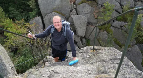 Góry Izerskie: Przewodnik po szlakach, atrakcjach i naleśnikach!
