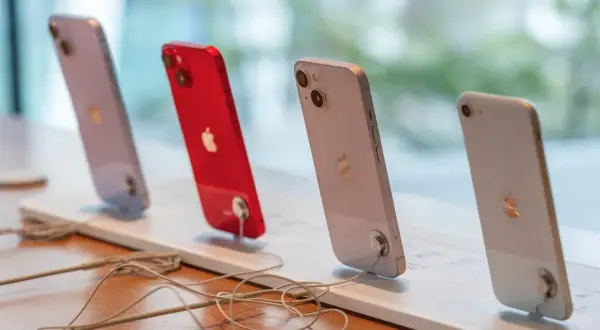 Kiedy wyszedł iPhone SE? Daty premier, ewolucja i przyszłość serii