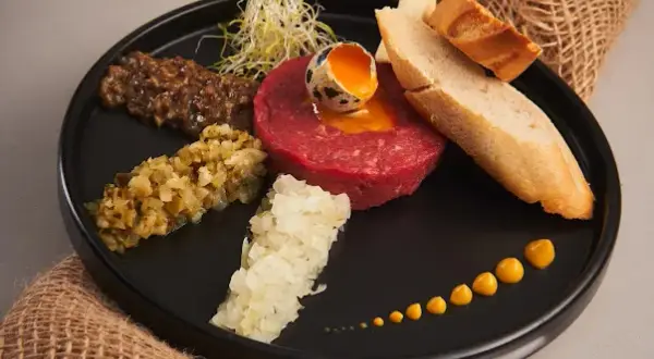 Gdzie zjeść w Nowym Targu? Odkryj najlepsze miejsca na posiłek