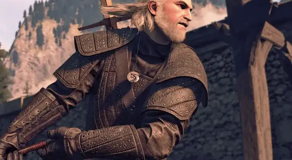Geralt w skórzanych rynsztunkach z Wiedźmina 3, z mieczem za plecami, gotowy do walki.