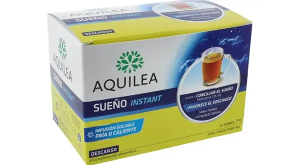 Caja de Aquilea Sueño Instant, con imagen de una taza de infusión y cielo nocturno. Promueve el descanso con infusiones relajantes.