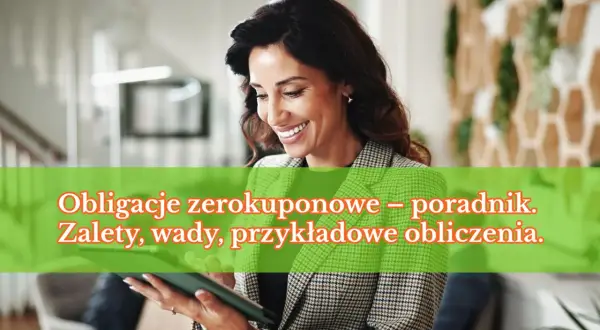Uśmiechnięta kobieta w garniturze patrzy na tablet. Na zielonym tle tekst: "Obligacje zerokuponowe – poradnik. Zalety, wady, przykładowe obliczenia.