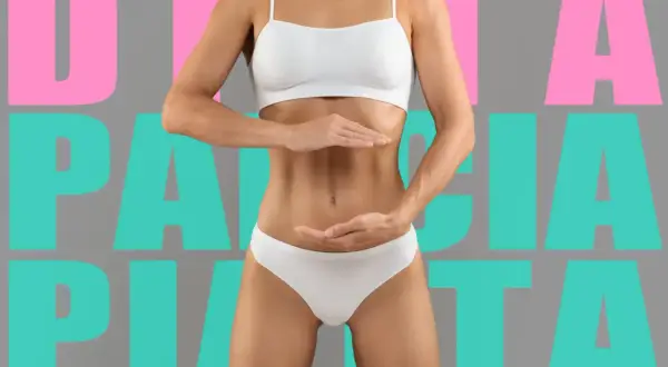Donna con pancia piatta, simbolo di benessere e forma fisica.