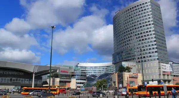 Jak dojść z dworca centralnego do złotych tarasów w Warszawie?