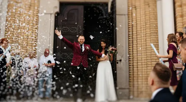 Ile tub konfetti przed kościołem? Klucz do niezapomnianego wyjścia