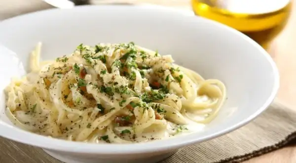 Szybkie spaghetti w sosie śmietanowym - idealne na obiad bez stresu