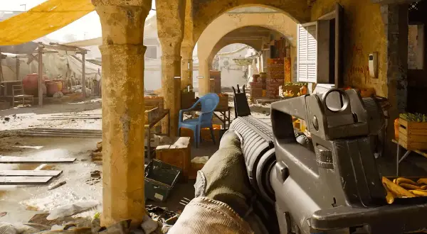 Gracz wciela się w członka Delta Force na PS5, celując z karabinu przez zrujnowany rynek.
