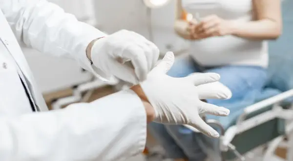 Wizyta u proktologa: jak się przygotować? Bez stresu i wstydu!