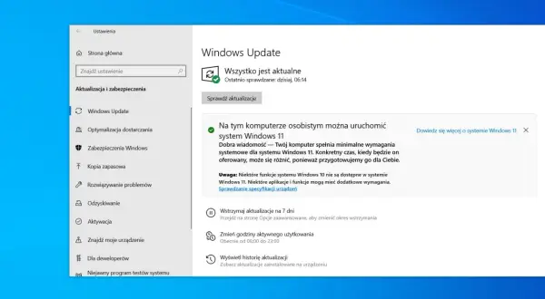 Ekran ustawień systemu Windows 11, sekcja Windows Update. Komputer spełnia wymagania, można uruchomić system Windows 11.