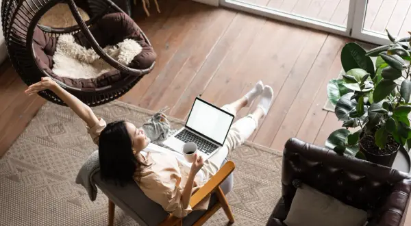 Domowy relaks po pracy – jak Polacy spędzają wolny czas online