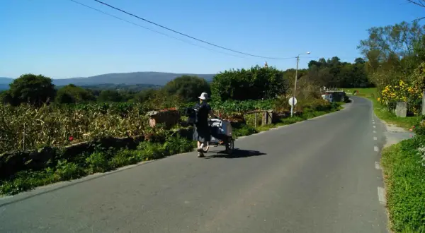Osoba z wózkiem na Drodze św. Jakuba. Jak zaplanować trasę drogi św. Jakuba Camino de Santiago z dziećmi?