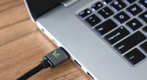 Jak podłączyć komputer do telewizora przez HDMI bez problemów i w 5 krokach