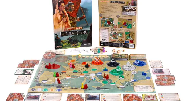 Plansza gry "Pandemic: Upadek Rzymu" z pionkami, kartami i kostkami. Gracze walczą z zarazą, by ocalić imperium.