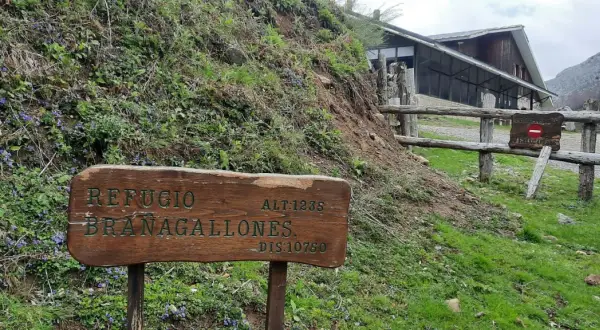Refugio Branagallones, altitud 1235m, en este parque natural de redes rutas.