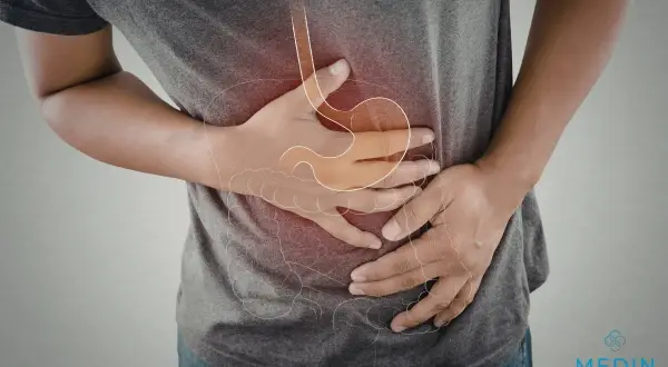 Ból brzucha i dyskomfort mogą być objawami infekcji Helicobacter pylori.