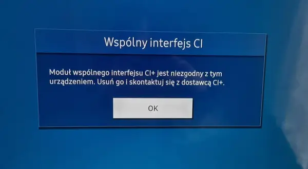 Komunikat na ekranie telewizora: "Moduł wspólnego interfejsu CI+ jest niezgodny z tym urządzeniem. Usuń go i skontaktuj się z dostawcą CI+.